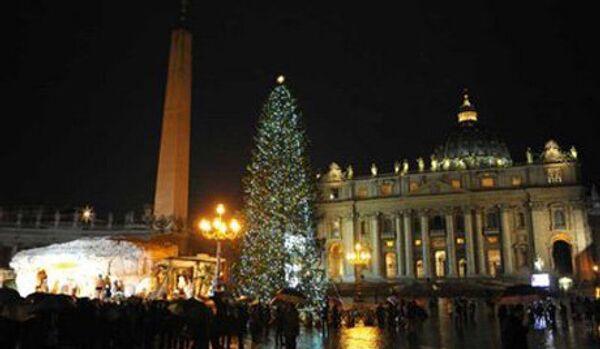 Le pape a allumé le sapin de Noël au Vatican - Sputnik Afrique