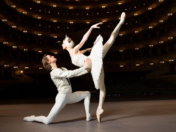 Sur la photo : le ballet Lac des cygnes, Svetlana Zakharova et Alexandre Voltchkov. - Sputnik Afrique