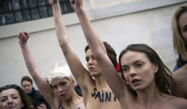 Les militantes FEMEN se sont déshabillées complètement - Sputnik Afrique