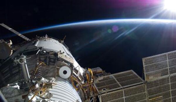Le vaisseau Soyouz avec le nouvel équipage international s’est amarré à l'ISS - Sputnik Afrique