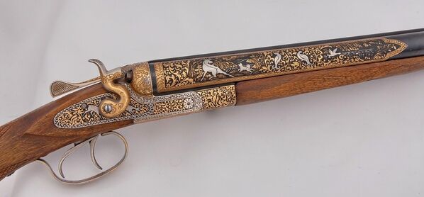 La production des armes avec des gravures a été organisée à Zlatooust en 1811. Ce sont les spécialistes armuriers allemands de Solingen, notamment le célèbre maître Wilhelm Schaaf, connu pour ses épées, qui ont enseigné leur art aux fabricants d’armes de Zlatooust. - Sputnik Afrique