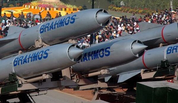 Le lancement vertical des missiles BrahMos - Sputnik Afrique