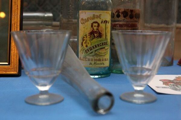 En 1894, le gouvernement russe a breveté comme vodka nationale russe la Moskovskaïa ossobaïa (Spéciale de Moscou), qui titre 40 degrés et est filtrée au travers d’un filtre à charbon. - Sputnik Afrique