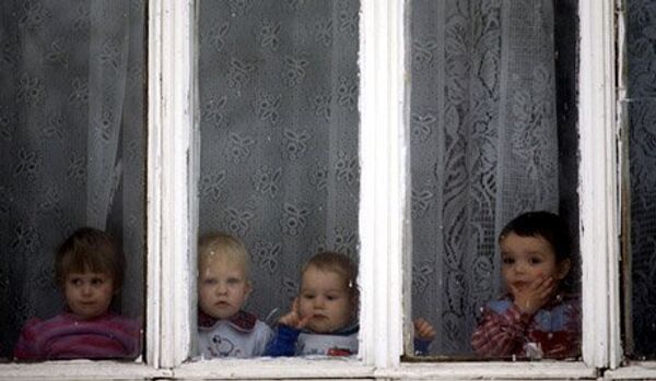 La Russie aidera ses citoyens qui souhaitent adopter des orphelins - Sputnik Afrique