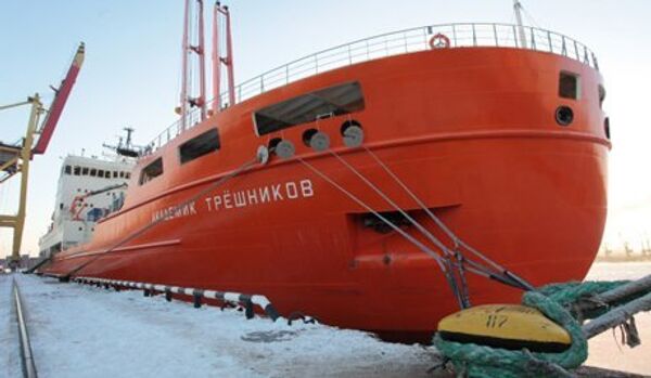 Antarctique : le nouveau brise-glace russe à l’essai - Sputnik Afrique
