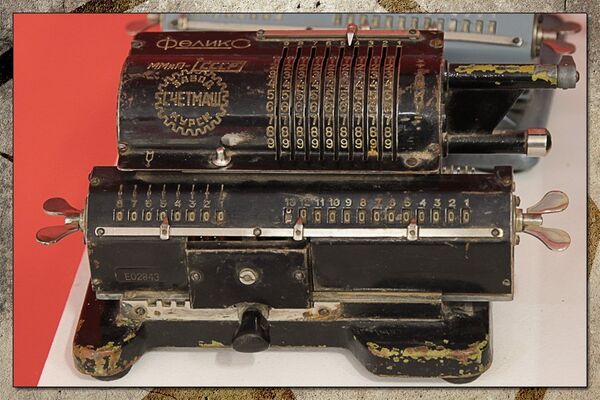 Sur la photo : une calculatrice de fabrication soviétique. - Sputnik Afrique