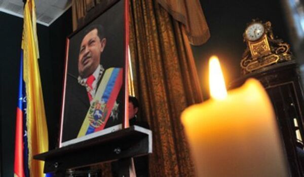Hugo Chavez sera enterré en uniforme militaire portant le béret rouge du parachutiste - Sputnik Afrique