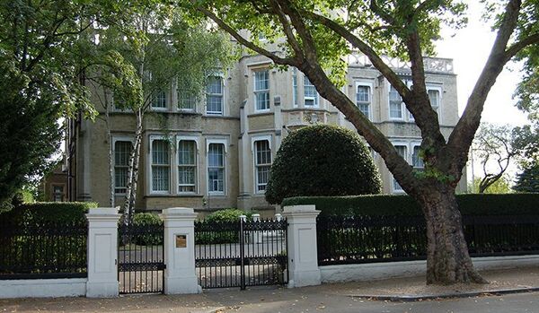 L'Ambassade de Russie à Londres commente les circonstances de la mort de Berezovski - Sputnik Afrique
