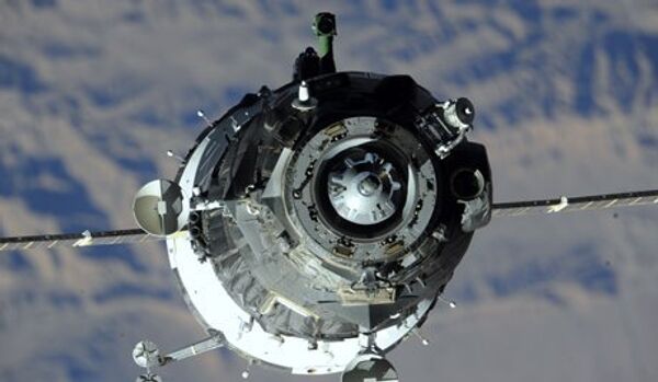 Nouvel équipage de l'ISS : deux Russes et un Américain - Sputnik Afrique