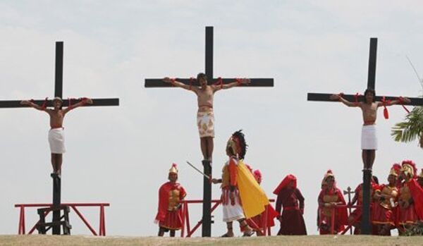 Les catholiques philippins ont simulé une crucifixion - Sputnik Afrique