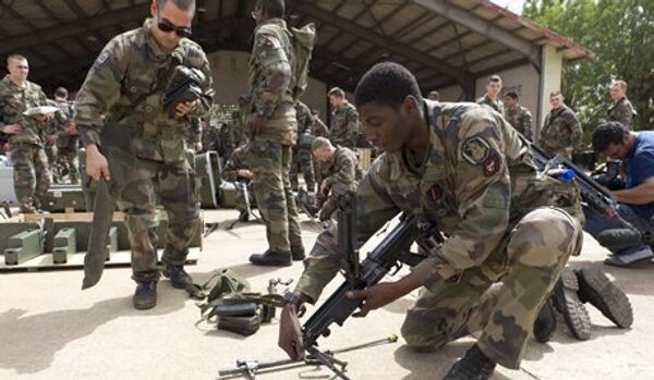 La France a donné l'Armée malienne 3 tonnes d'armes - Sputnik Afrique