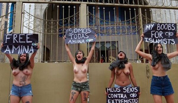 Les FEMEN se sont déshabillées devant la mosquée de Berlin - Sputnik Afrique