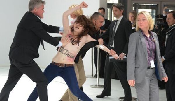 Poutine a aimé l’action des FEMEN - Sputnik Afrique