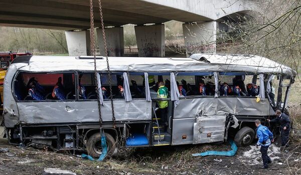 Belgique : cinq morts, dont trois jeunes Russes, dans un accident d'autocar - Sputnik Afrique