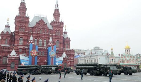 Les véhicules militaires pour la Parade de la Victoire arrivent à Moscou - Sputnik Afrique