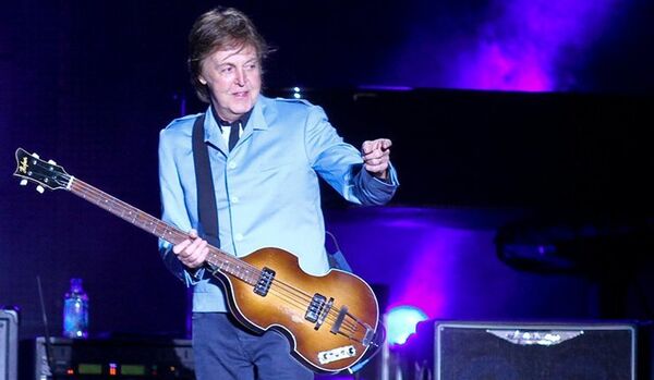 Paul McCartney attaqué par des criquets lors d’un concert - Sputnik Afrique