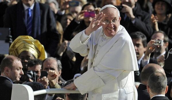 Le pape François a « confessé » devant 200 000 fidèles - Sputnik Afrique