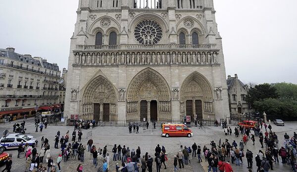 Action de FEMEN devant l'autel de Notre-Dame de Paris - Sputnik Afrique