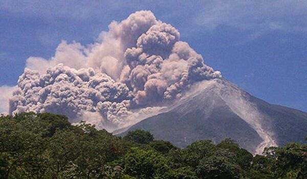 Alerte déclenchée au Guatemala après l'éruption d'un volcan - Sputnik Afrique