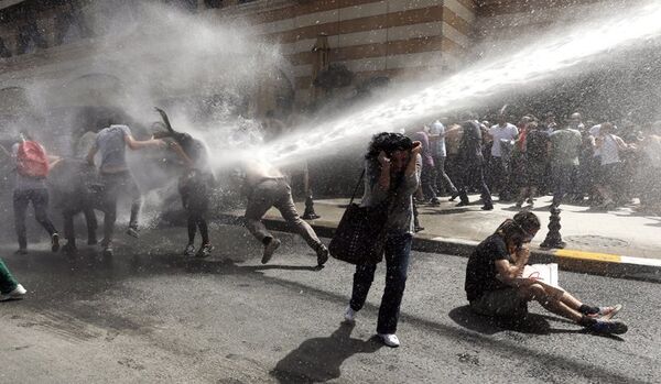 Les émeutes à Istanbul ont fait une dizaine de blessés - Sputnik Afrique
