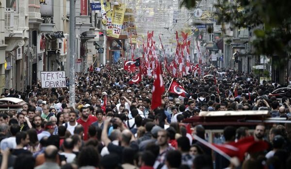Protestations en Turquie : les syndidats appellent à la grève - Sputnik Afrique