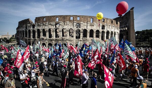 Plus de 100 000 personnes ont pris part à une manifestation à Rome - Sputnik Afrique