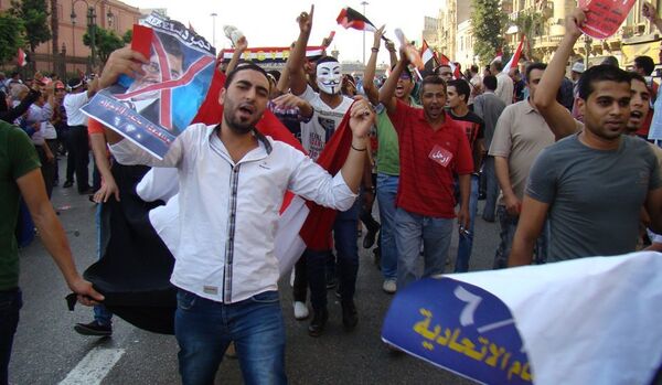 Les manifestants en Égypte saccagent et brûlent les bureaux des islamistes - Sputnik Afrique