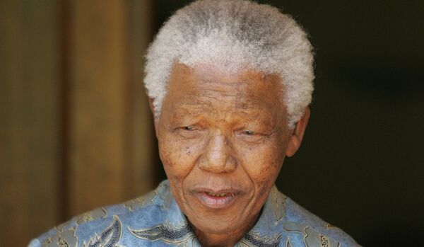 Les médecins conseillent d'éteindre la machine qui maintient Mandela en vie - Sputnik Afrique