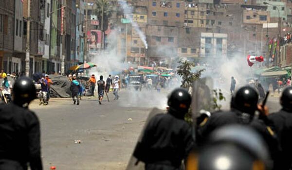 Pérou: une manifestation pacifique a pris fin en émeutes - Sputnik Afrique
