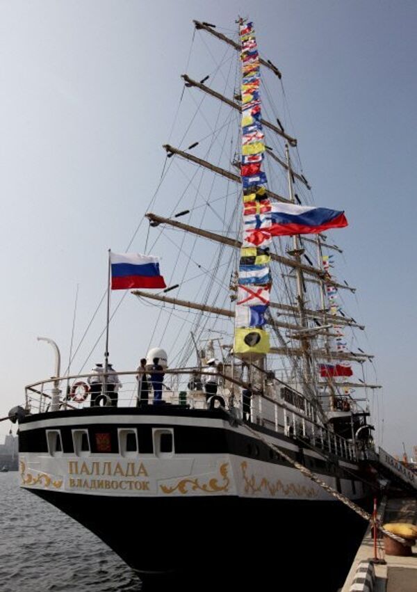 Le navire-école Pallada est la fierté de l’Université halieutique d’Extrême-Orient russe. Le navire a été construit en 1989 au chantier naval de Gdansk en Pologne. - Sputnik Afrique