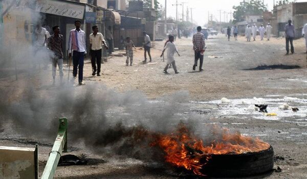 Les opposants du président dispersés avec des gaz lacrymogènes au Soudan - Sputnik Afrique