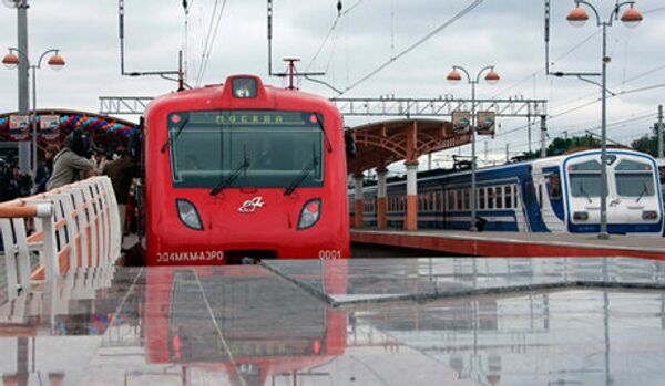Trains à 2 niveaux pour Moscou : les 3 premiers construits en Suisse - Sputnik Afrique