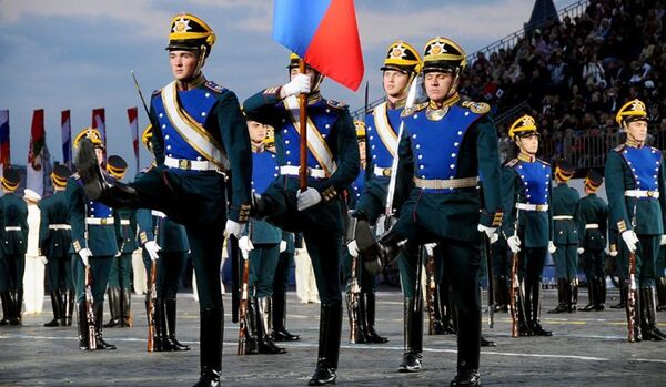 Un régiment présidentiel a défilé sur la place des cathédrales au Kremlin - Sputnik Afrique