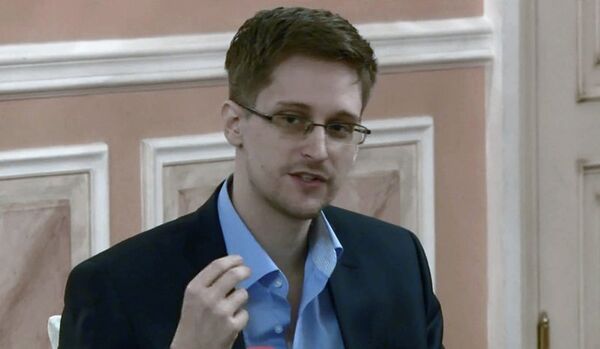 Ecoutes/Merkel : Snowden prêt à témoigner - Sputnik Afrique