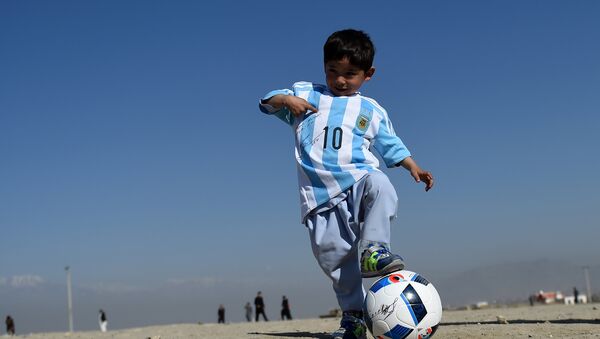 Le petit Messi contraint de fuir l’Afghanistan sur fond de menaces des talibans - Sputnik Afrique
