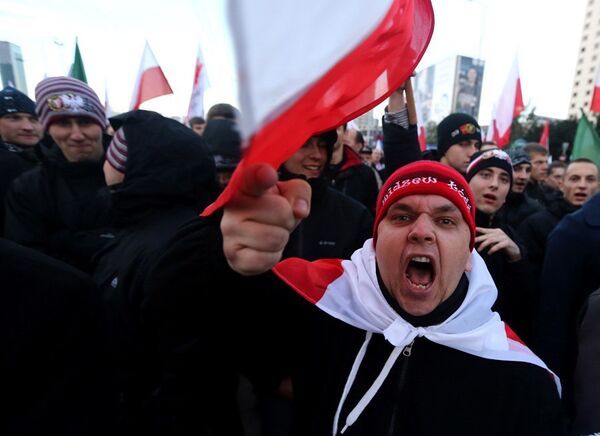 Sur la photo: les participants à la Marche pour l'indépendance qui s’est déroulée le 11 novembre 2013 à Varsovie. - Sputnik Afrique