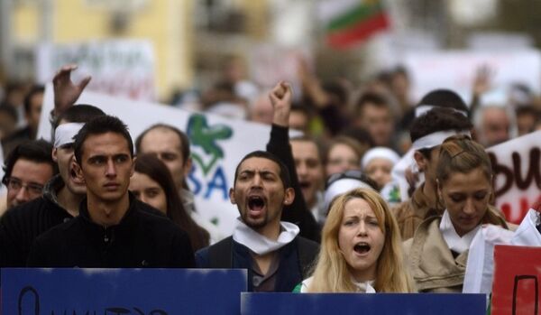 Des dizaines de milliers personnes manifestent en Bulgarie - Sputnik Afrique
