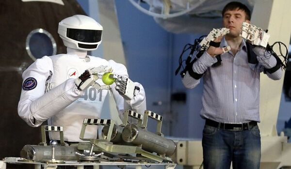 Espace : présentation du premier robot androïde russe - Sputnik Afrique