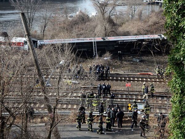 Déraillement d'un train à New York : 4 morts et 67 blessés, dont 11 graves - Sputnik Afrique