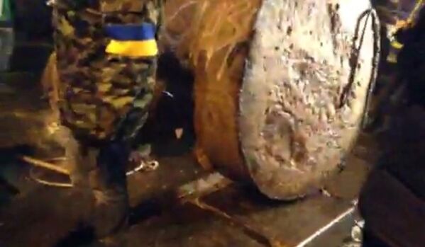 Les manifestants à Kiev ont renversé le monument de Lénine (vidéo) - Sputnik Afrique