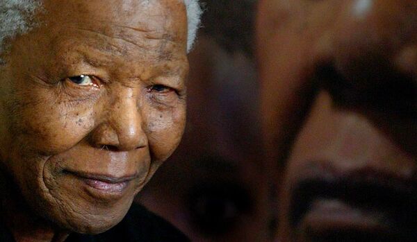 Le cercueil avec le corps de Nelson Mandela livré à Qunu - Sputnik Afrique