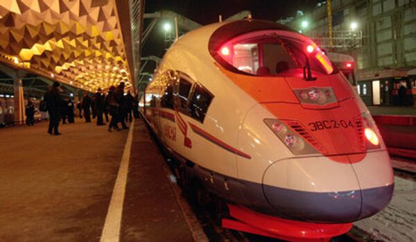 Voyage de Moscou à Saint-Pétersbourg sur le toit d'un TGV - Sputnik Afrique