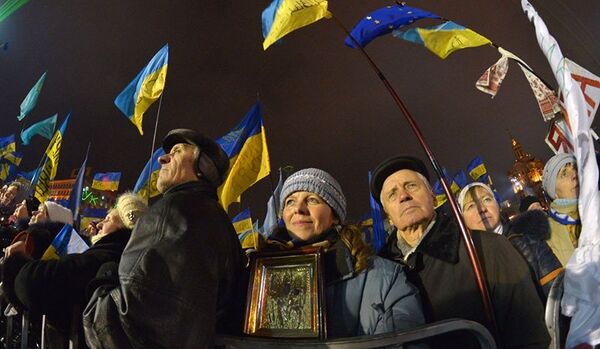Ukraine : pourquoi McCain et Ashton soutiennent les manifestants - Sputnik Afrique