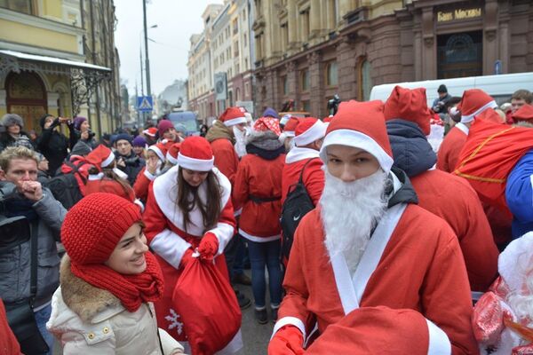 Marche des Pères Noël à Moscou - Sputnik Afrique