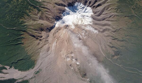 Le volcan Chiveloutch crache des cendres à 8 km - Sputnik Afrique