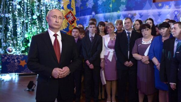 Poutine fête le Nouvel an avec les sinistrés des inondations - Sputnik Afrique