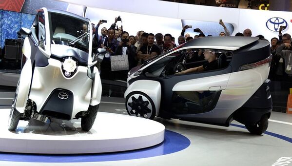 Nouveau concept car électrique à trois roues : le Toyota i-Road présenté au Consumer Electronics Show 2014 de Las Vegas. - Sputnik Afrique