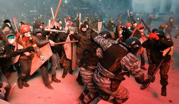 Kiev : plus de 20 policiers blessés - Sputnik Afrique