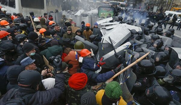 Kiev : la police a ouvert le feu avec des balles en caoutchouc - Sputnik Afrique
