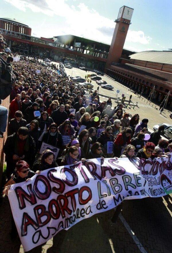 Les Espagnols protestent contre les restrictions sur l'avortement - Sputnik Afrique